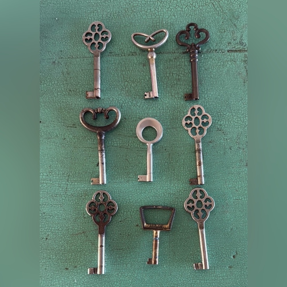 Vintage Style Decorative Key Set - Black and Silver set of 9 shabby chic